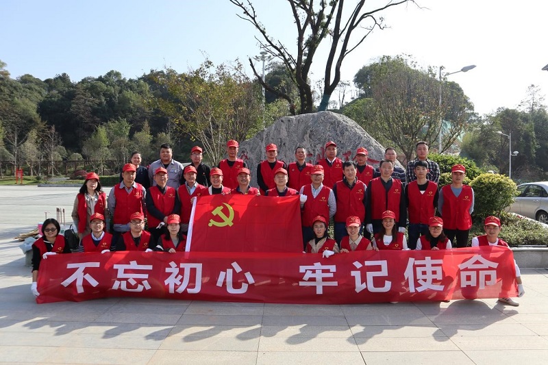 中南、建筑、中化地產(chǎn)聯(lián)合開(kāi)展主題教育黨員志愿服務(wù)活動(dòng)
