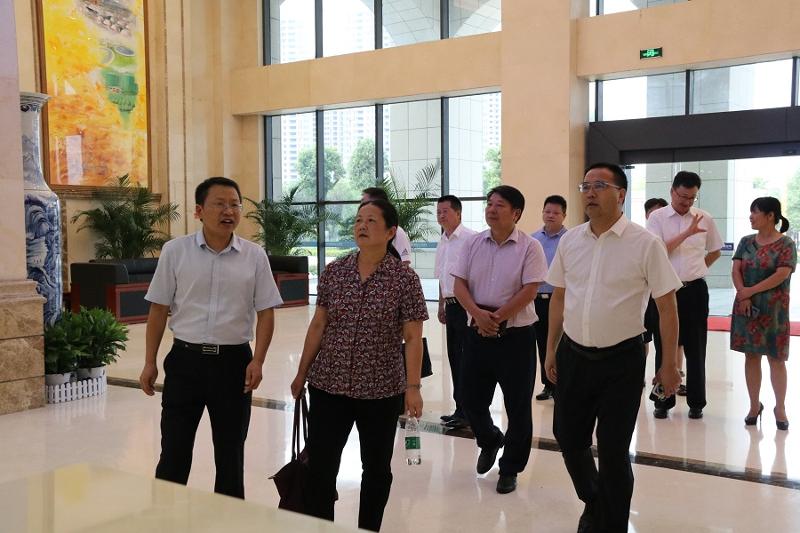 湖南省人大社會(huì)委、省總工會(huì)來(lái)公司調(diào)研