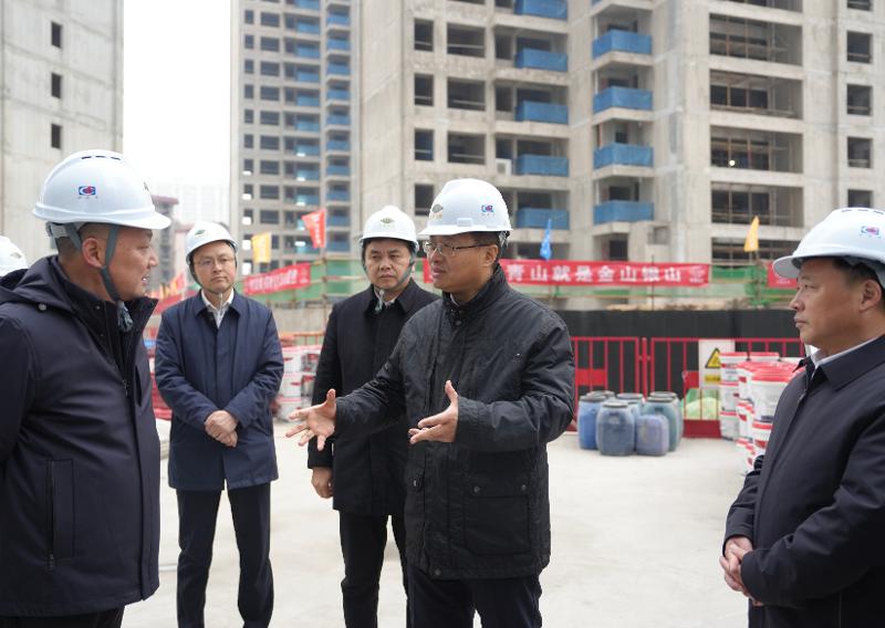 2024年12月26日，湖南省委常委、岳陽(yáng)市委書(shū)記謝衛(wèi)江到四化建南區(qū)改造項(xiàng)目九禧府樓盤(pán)調(diào)研